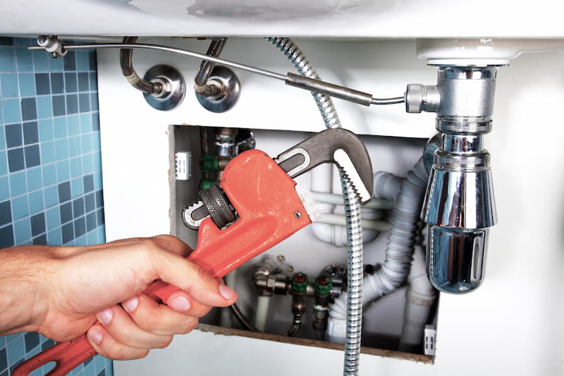 Use A Really Great Plumber To Prevent DIY Plumbing Disasters